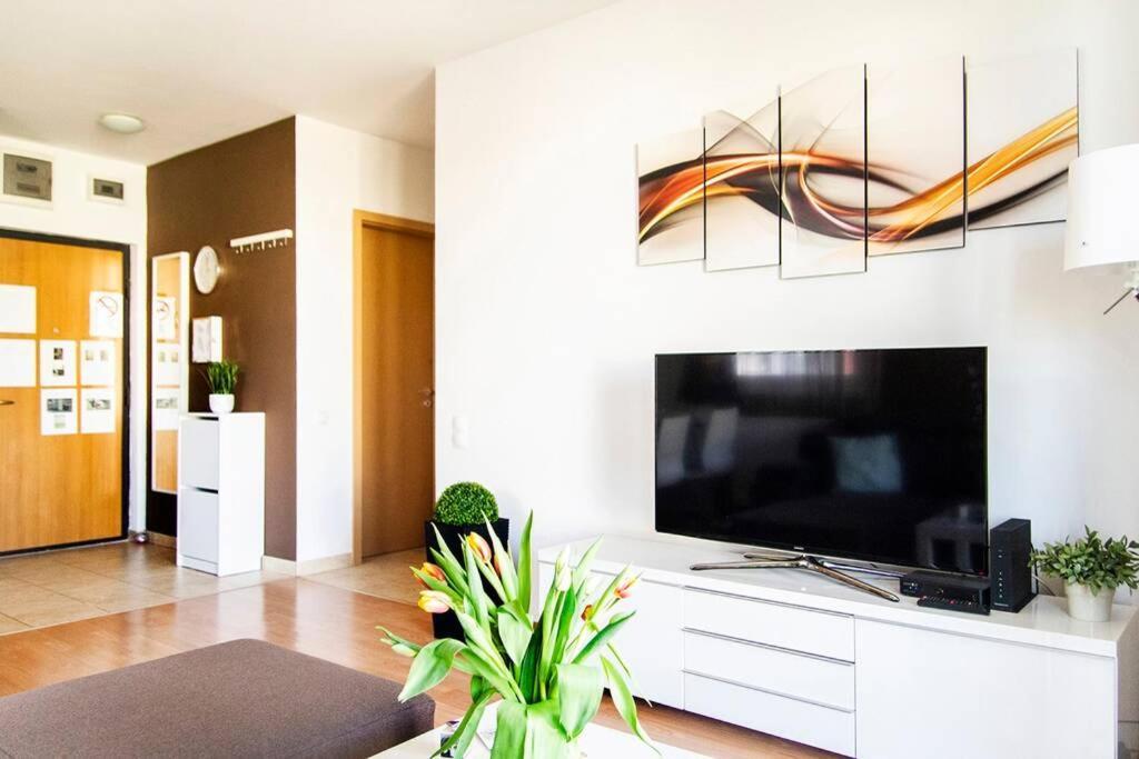 Vip Mini Resort,private Parking & Balcony Apartamento